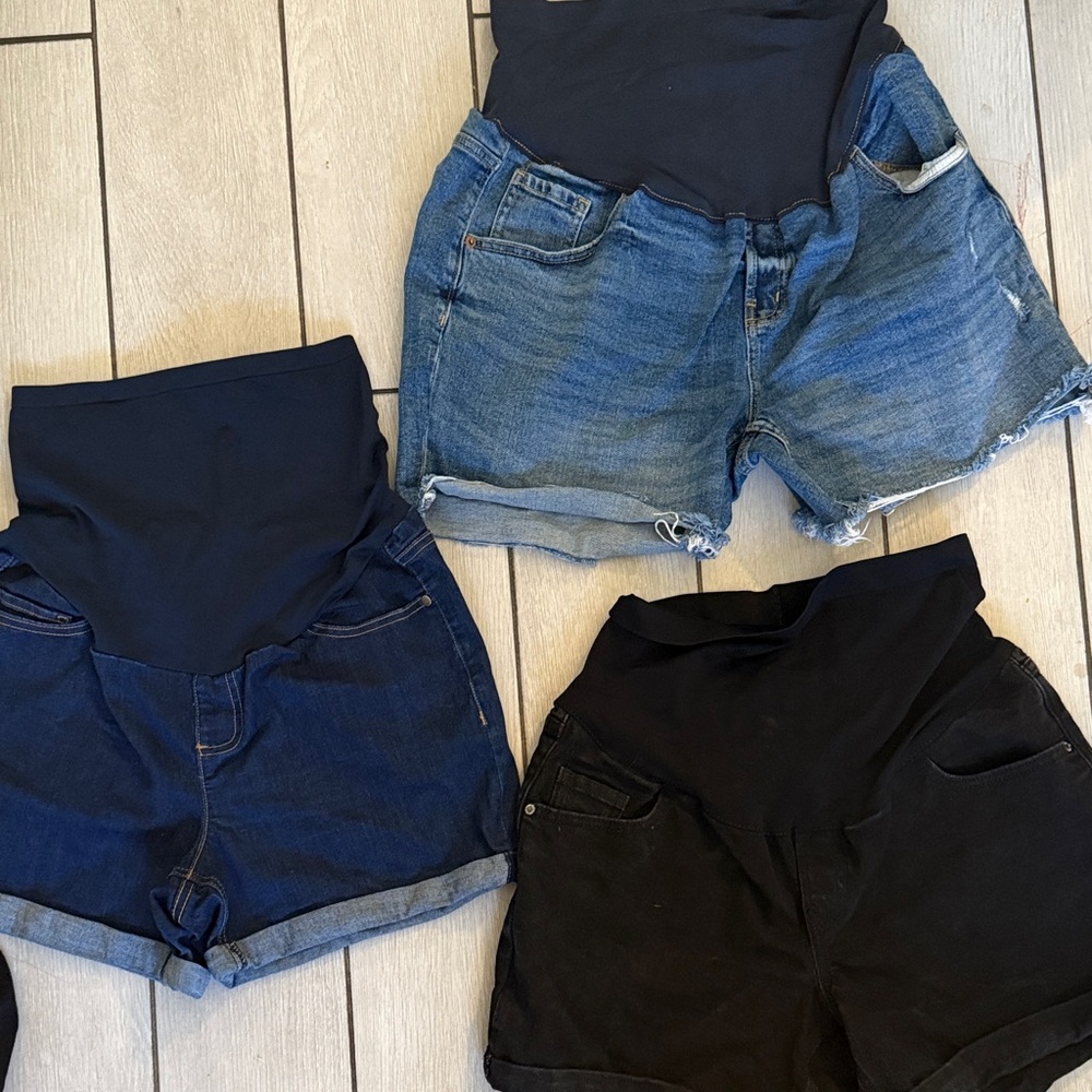 Maternity Shorts Lot size 12& Large